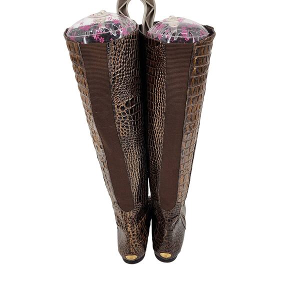 BCBGMAXAZRIA Women's Pull On Brown Leather Crocodile Texture Boots size 6.5 - Picture 2 of 8